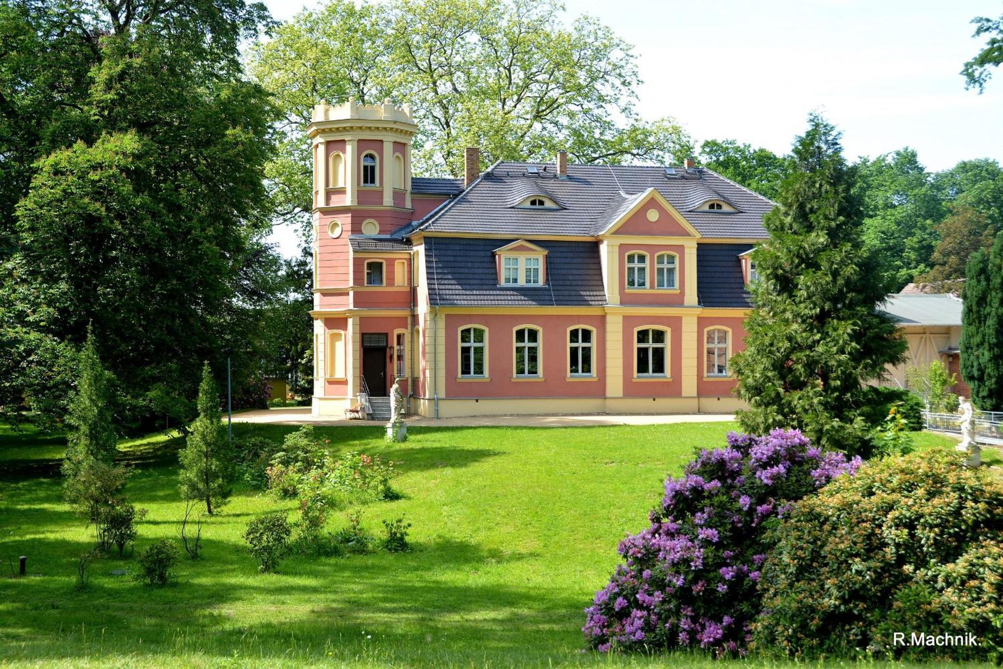 Ferienwohnung Im Gutshof Direkt Gegenueber Dem Schloss, Rhododendronpark Mit Terrasse Und Wlan Kromlau Exterior photo