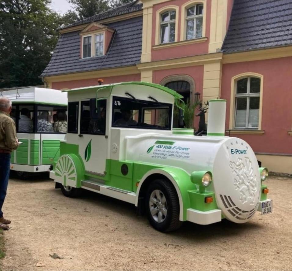 Ferienwohnung Im Gutshof Direkt Gegenueber Dem Schloss, Rhododendronpark Mit Terrasse Und Wlan Kromlau Exterior photo